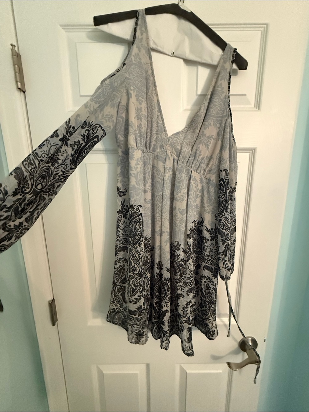 Free People Light Gray Paisley Cold-Shoulder Long Sleeve Dress